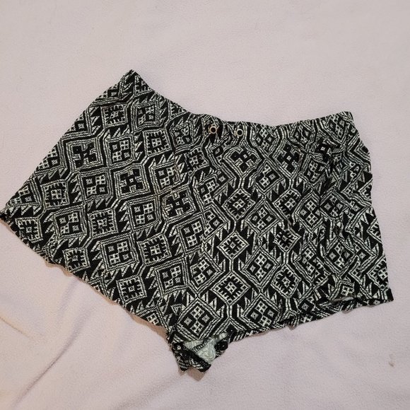 Black and White shorts - Picture 1 of 1